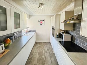 Kitchen- click for photo gallery